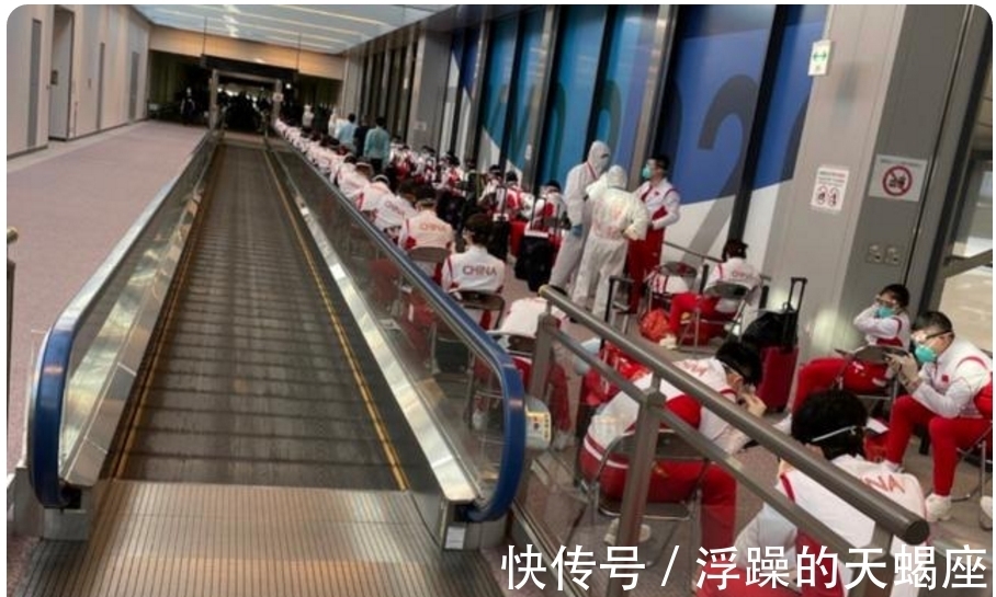 国乒队|国乒顺利抵达东京,全员装备齐全下机接受检测,出站后获热烈欢迎