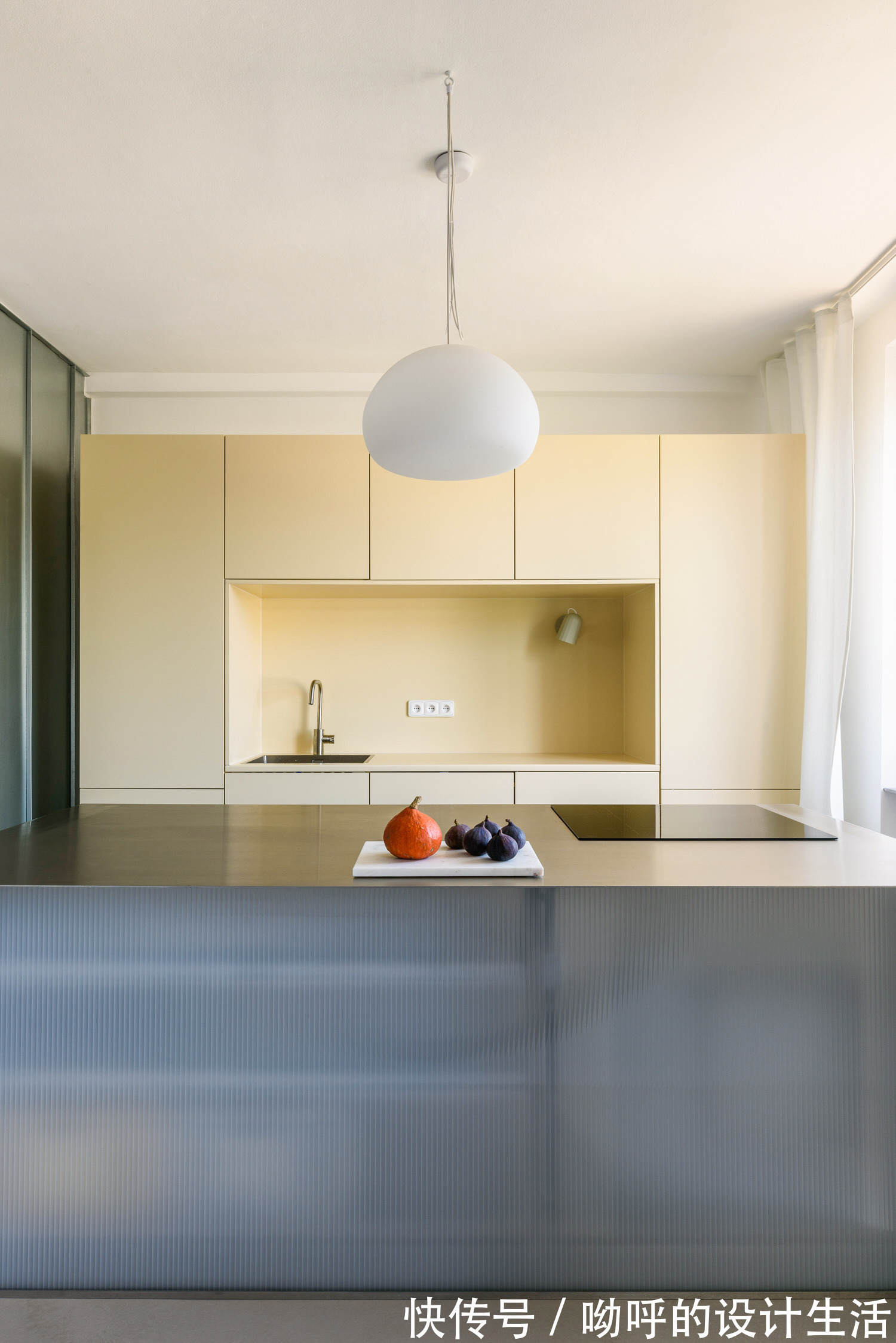 大胆的极简主义:Alan Prekop两室公寓