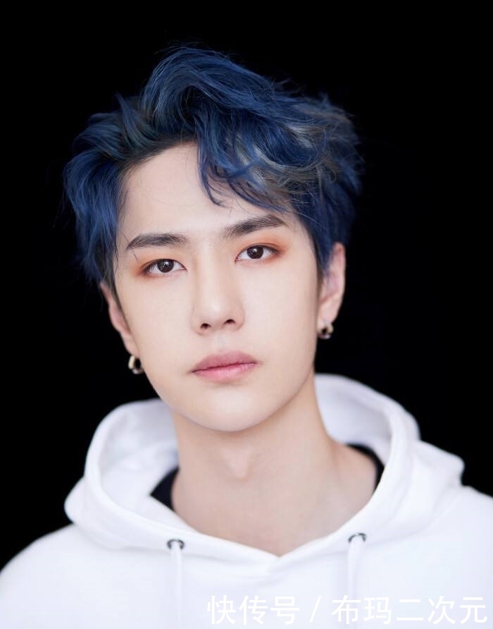 有翡 继《有翡》获金鹅3奖后,《冰》导演夸王一博, 3点原因不适合?