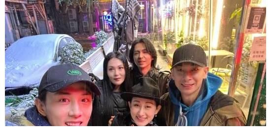 《披哥》收官后，李承铉赵文卓穿情侣装，这是要在综艺外搭CP？