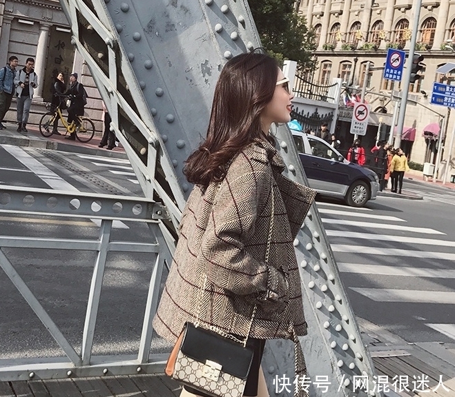 短款|小个子女人别乱穿,“短款外套+萝卜裤”显高其实很容易