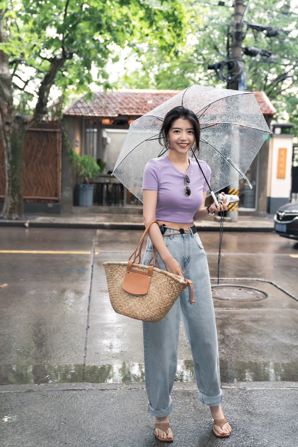 短袖|今夏怎么穿搭才时髦？短袖T恤搭配牛仔裤简约高级，秒变气质女神