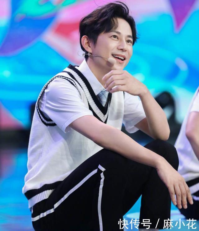 何炅|何炅问郭麒麟:我和你爸同年,你管我叫啥?他的回答亮了