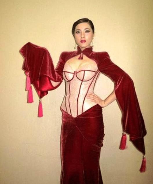 厉鬼@她被称为“最美女鬼”,三任男友都是影帝,如今自己却不温不火!