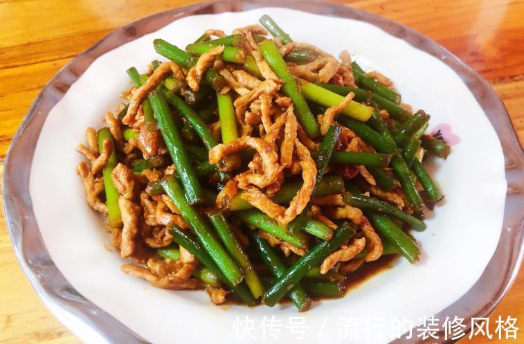 入味|炒蒜苔，不要直接炒或者焯水，巧用一招，蒜苔熟得快，香脆入味