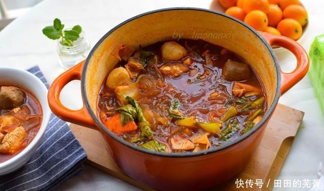 天冷|天冷就爱这一锅,端上桌还咕嘟嘟冒着热气,想吃啥锅里都有