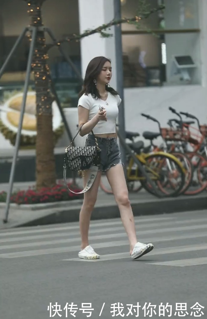 过分|腿长就是任性,这一步跨的过分了