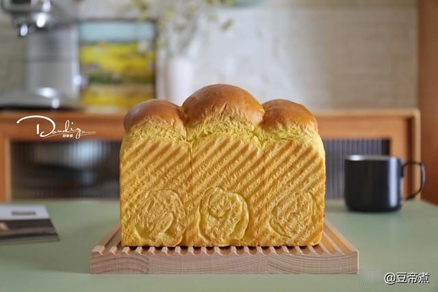 明天的早餐准备好了，用半个老南瓜搭配面粉做成了吐司，味道真好