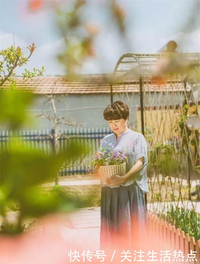 旧农舍改造成花园，一年四季花开不断，邻居看了羡慕的不得了！