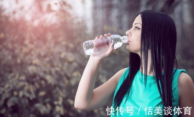 肠胃疾病|早上空腹喝水,对身体好不好?大部分人或许猜错了,花时间看看吧