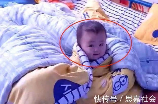 睡眠质量|宝妈哄娃午睡,没想到自己却先睡着,惊醒时被宝宝的反应萌化了