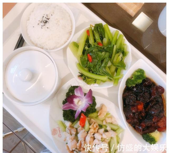 芹菜炒肉|这是一份清新、淡雅、营养均衡的月子餐菜单,光看着就咽口水了