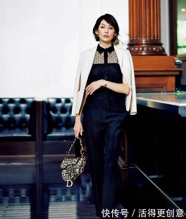 小西装 别再相信黑色百搭了!睿智华丽风的“黑色穿搭”晋级课,让你秒懂!