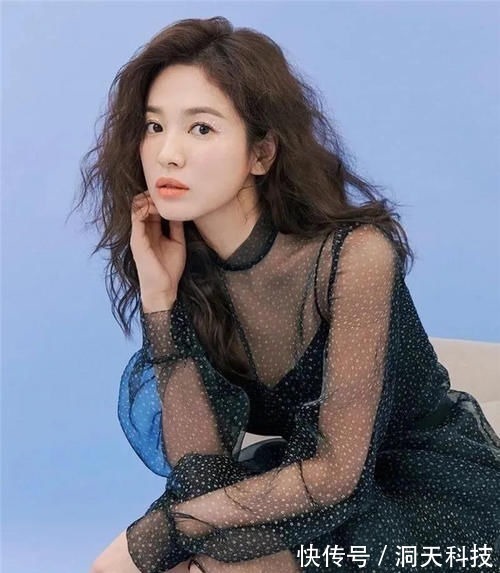 头发 40岁女人头发不要剪太短,今年流行这3款发型,好看减龄又显气质