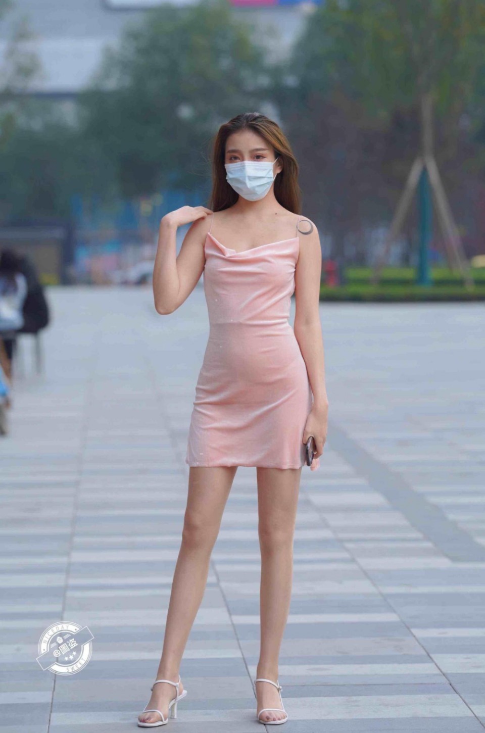 姑娘|优雅自信的连衣裙随意休闲感十足,承载姑娘姣好的身材,时尚多姿