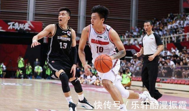 杜锋|韩德君暴揍威姆斯真不冤,严惩威姆斯,8倍镜还原韩德君被肘击