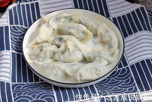 天一冷就馋热腾腾的饺子,这两种素菜做馅料,比肉馅还好吃