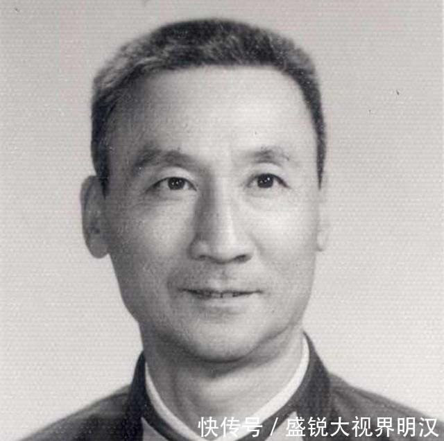 言小朋#父亲京剧大师, 母亲30年代影星, 妻子当家花旦, 他却演了一辈子配角