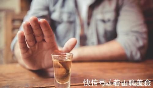 戒酒|血脂太高怎么办?医生:4个小妙招,不妨试一试,降低血脂不升高