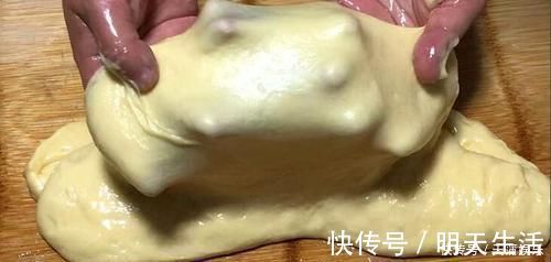 食用油|面粉里加2个鸡蛋，不蒸馒头不烙饼，做法简单，轻松搞定全家早餐