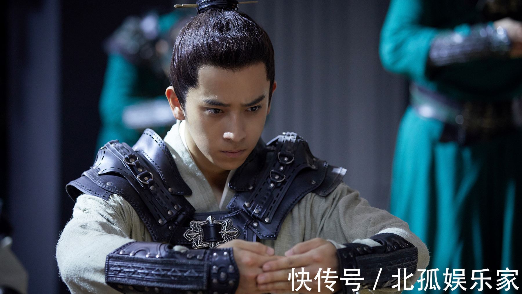 村居$七言绝句《村居》里,为什么只有天、烟、鸢这三个押韵