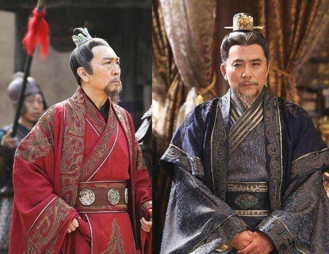 皇帝偷偷在宰相衣服上烫个洞,第二年发现洞还在,下令:打开库房