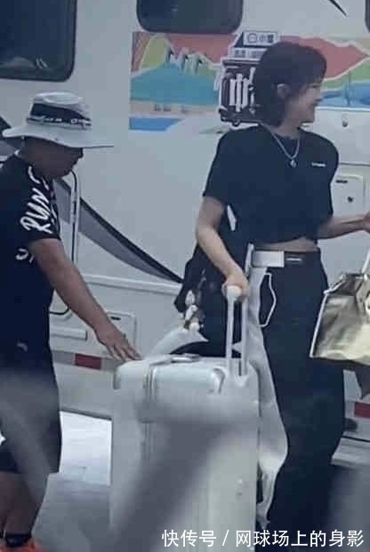 综艺节目|《中餐厅》正式开录,姚安娜丁真黄晓明等人现身,碰撞出别样火花!