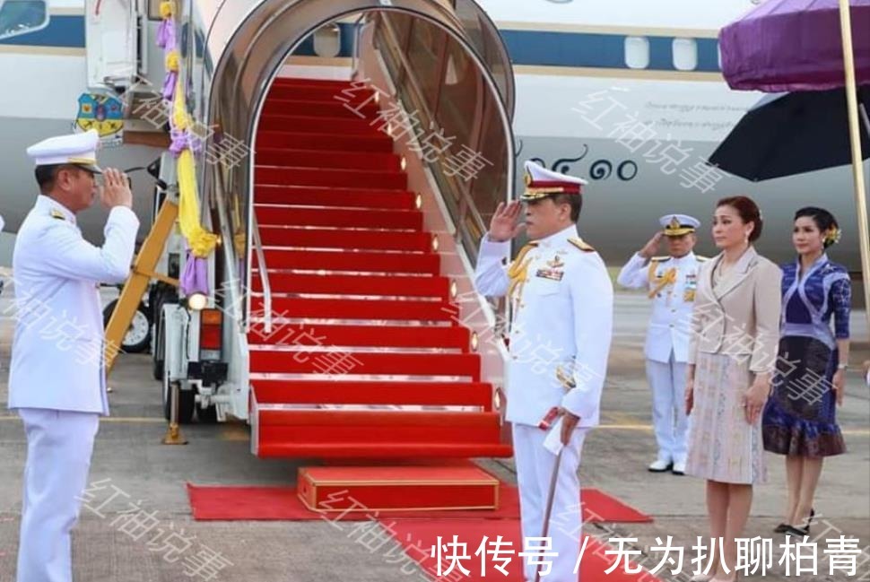 艳压群芳|青花瓷造型惊艳全场！诗妮娜实力演绎中国风，43岁王后黯淡无光