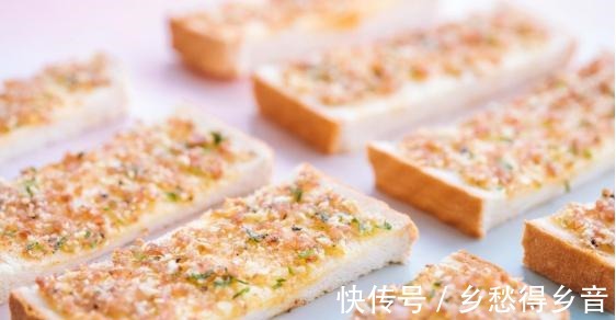 配上牛奶和咖啡就是完美早餐,味道香浓,刚出炉的时候孩子抢着吃!