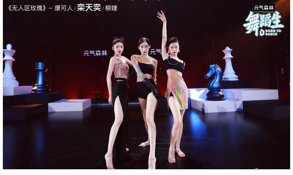 謝欣|《舞蹈生》初次合作舞臺精彩上演 金晨現(xiàn)場頂碗跳舞