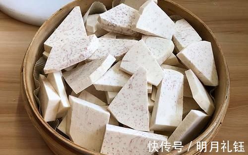 喜欢吃香芋的看过来,打成泥搓成条,简单一做,外酥内软不够吃