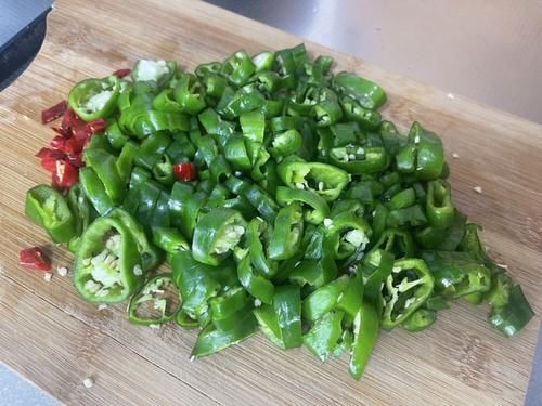 秘制|多年秘制腌辣椒配方，没胃口一定要试试，香辣过瘾，拌饭贼好吃