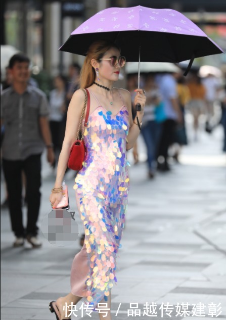 美女|美女这裙子也就能穿一次吧,根本没法洗!