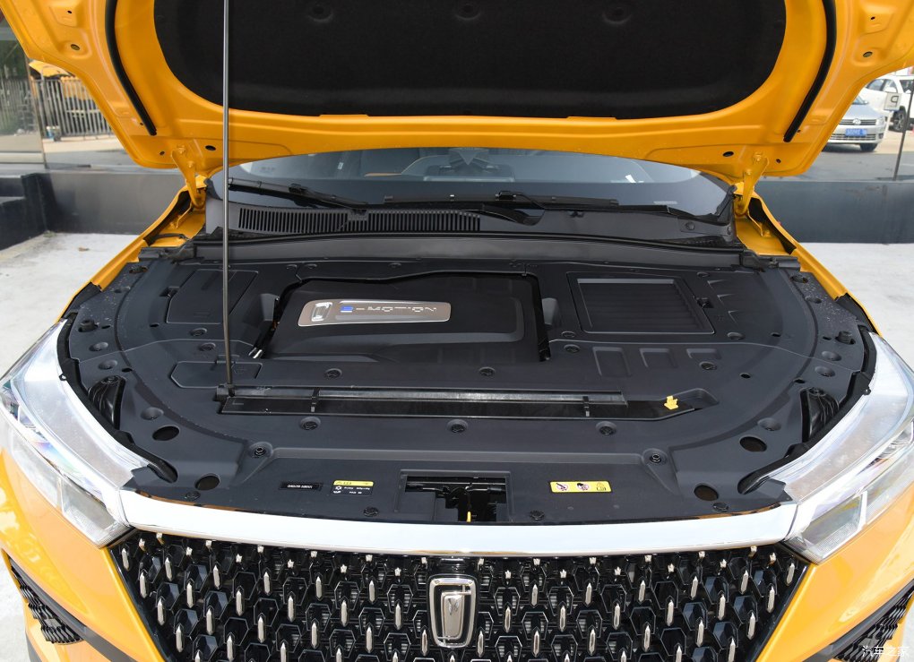 一汽奔腾t77,不止是外观帅气,3d全息影像很科技