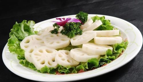 女性不想肚子鼓鼓，要常吃3种食物，甩掉脂肪，减肥瘦身，身体棒