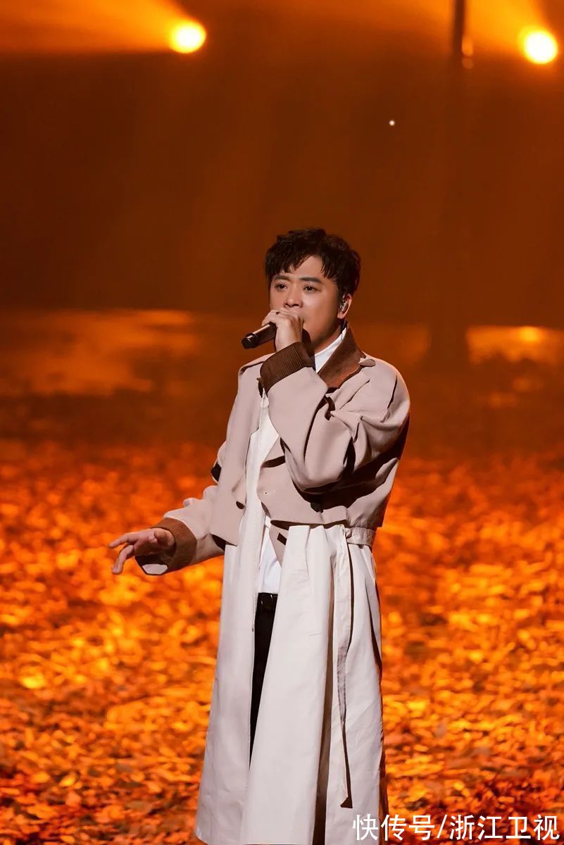 用音乐“穿越”时空，《闪光的乐队》磨合、重组碰撞出全新火花 蓝天下