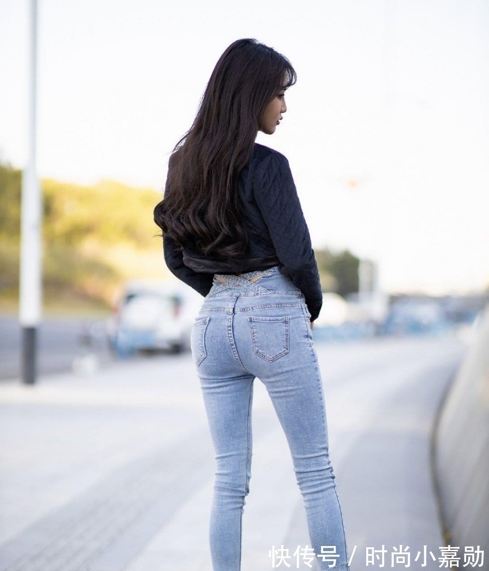 p图 竹竿腿牛仔裤就够了,p图有点过分了,脚脖半米长