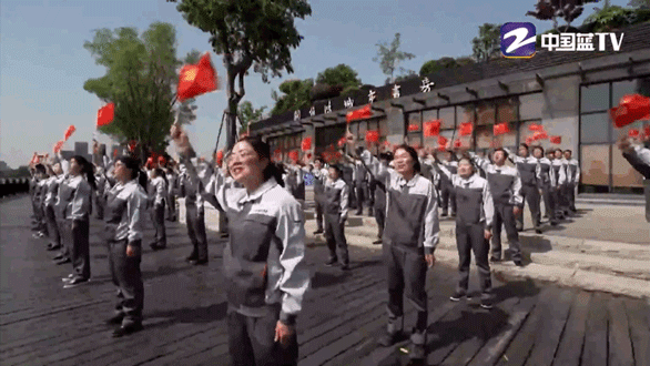 凤凰湖畔，同唱一首赞歌！