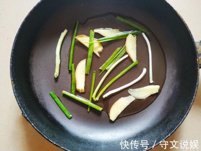 宝妈|大虾,用水煮鲜味就跑了,卖虾师傅教你一招,虾肉不柴,鲜香软嫩