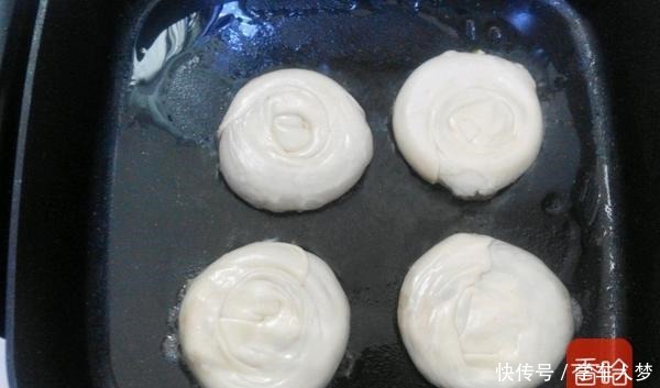 奶奶拿手的“香酥牛肉饼”,吃了10年没吃腻,香到没朋友