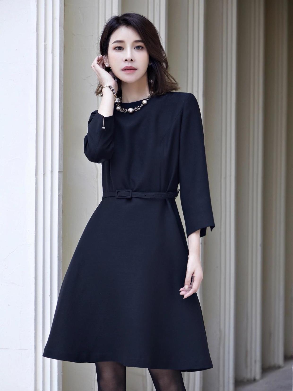 针织连衣裙 冬季穿搭没头绪?不妨试试这些纯黑色连衣裙,时髦百搭不挑人