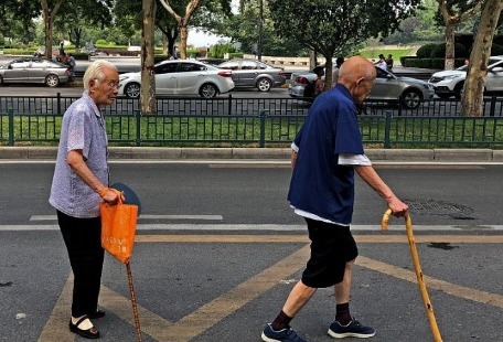 中老年人|多喝水、多走路是在“养生”很多人都想错了，其实是在“折寿”