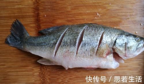 要点|做清蒸鲈鱼,学会“2不用3要点”,鱼肉更鲜嫩,不老柴不腥气
