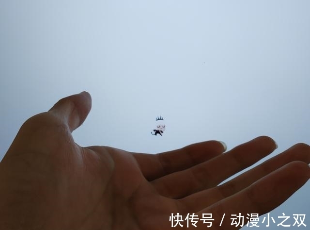 b站|日本动漫太扯淡,徒手把碳捏成钻石,网友们纷纷玩起了梗