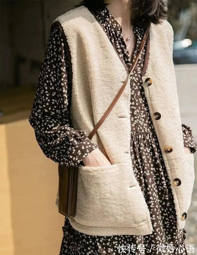 外套 羽绒服穿腻了羊羔毛才是秋冬最洋气的外套，保暖又时髦！