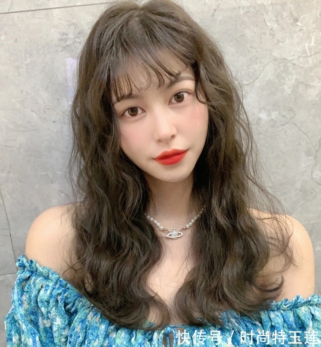 洋气 今年秋冬发型别乱剪,18款洋气烫发送给你,无论胖瘦都适合