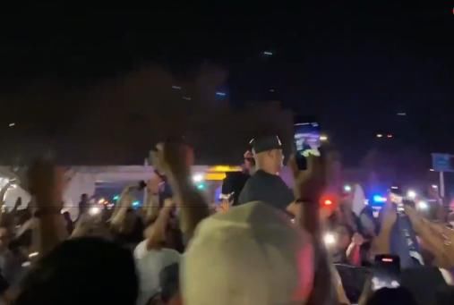卡明斯基|疯狂！太阳球迷午夜热情接机，却留下巨大隐患，保罗悲剧恐重演