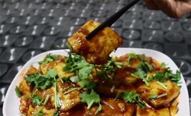 豆腐别再炒着吃,教你一个更好吃的家常做法,吃完还想吃