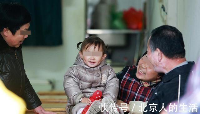 老一辈|老人带孩子到底是好是坏?有利有弊,但这两大好处别人不能比