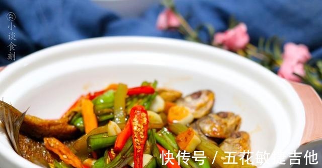 韭苔|小两口的精致晚餐,晒到朋友圈火了,网友不仅会吃,还会过日子!